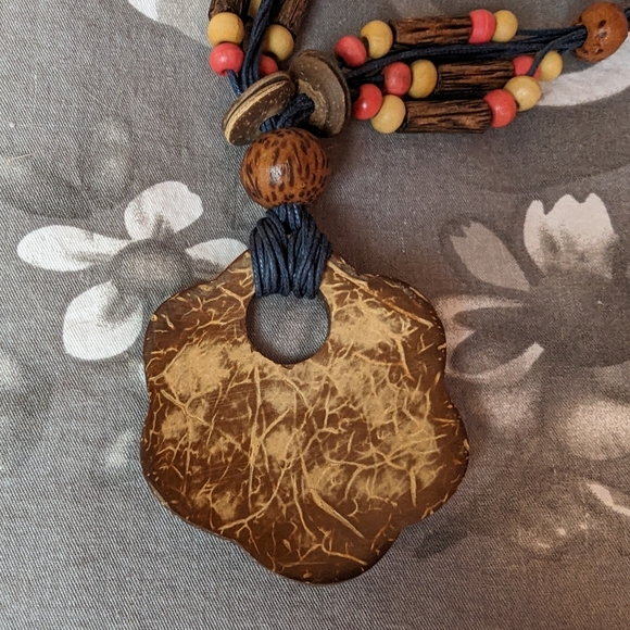 🌟3/$20🌟Coconut Necklace - Picture 3 of 5